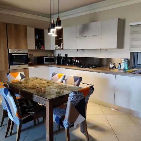 Cosy Designer Finished Apartment With Unobstructed Views เซนต์พอลส์เบย์ ภายนอก รูปภาพ